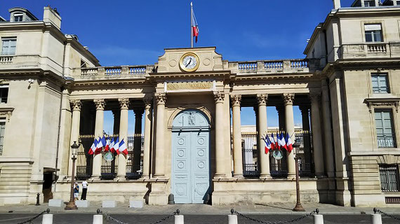 本件研究との関連で昨年9月にフランス調査に行ったときに 撮ったフランス国民議会（下院）