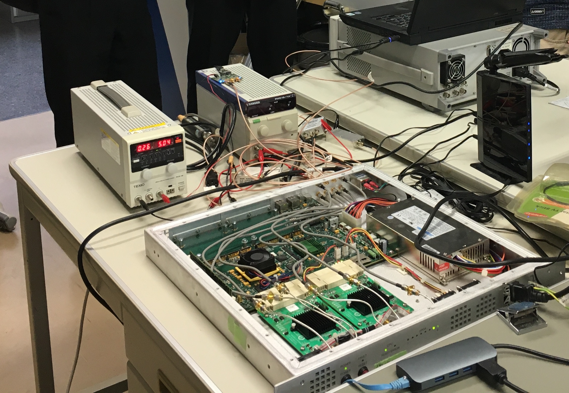 デジタル分光計、相互相関器等の開発に使っているFPGAボード