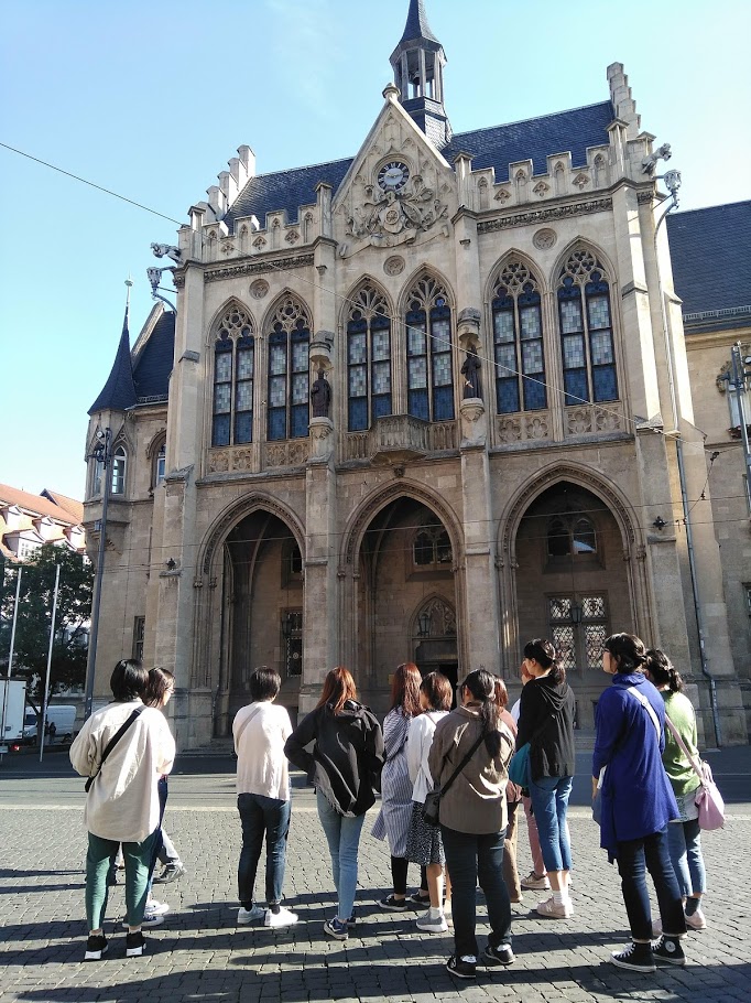 学生さんたちと実習で行ったドイツ。エルフルトの市庁舎です。
