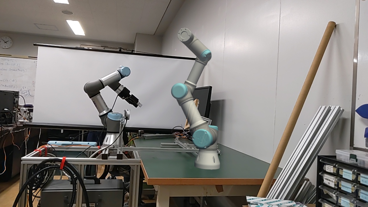 物理空間のロボットの隣にコンピュータグラフィックのロボットモデルが存在するように見える複合現実（Mixed Reality）