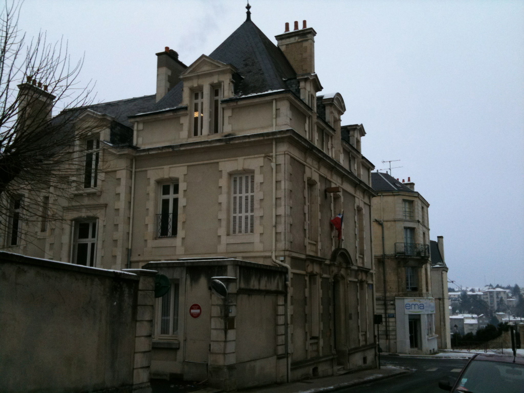 ミシェル・フーコーの生家（フランス、ポワチエ）。現在では（おそらくフーコーの意思に反して）ボルドー地区刑務所課地域局として使われている。