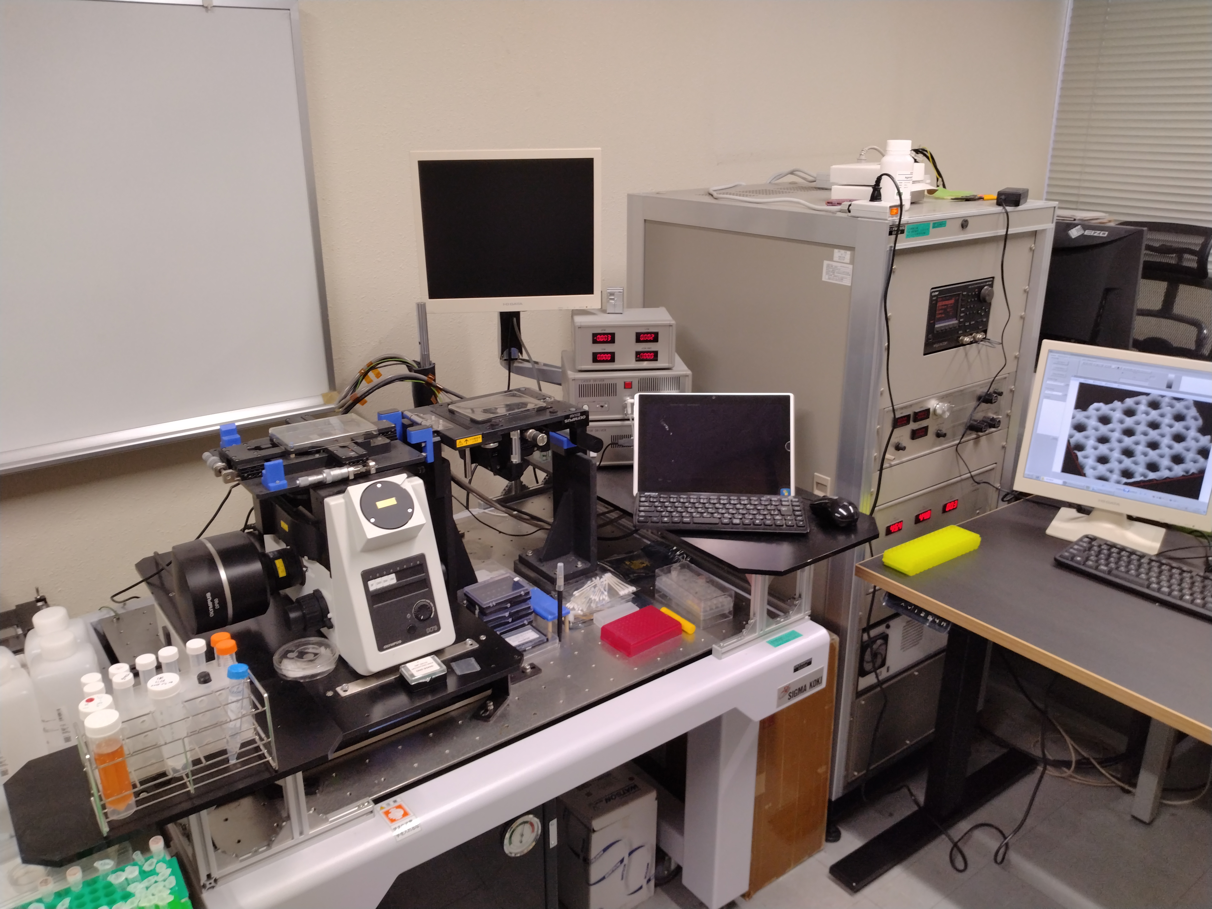 作製したDNAナノ構造を観察するための特殊な顕微鏡装置