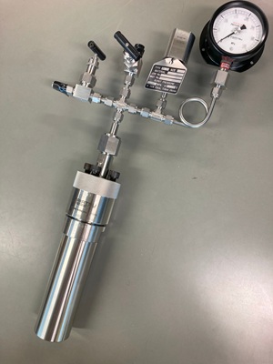 実験に用いる耐圧反応装置