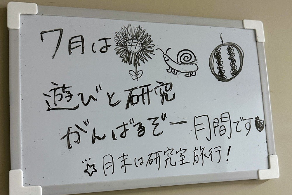学生が自主的に行っている標語掲示。毎月変わります。