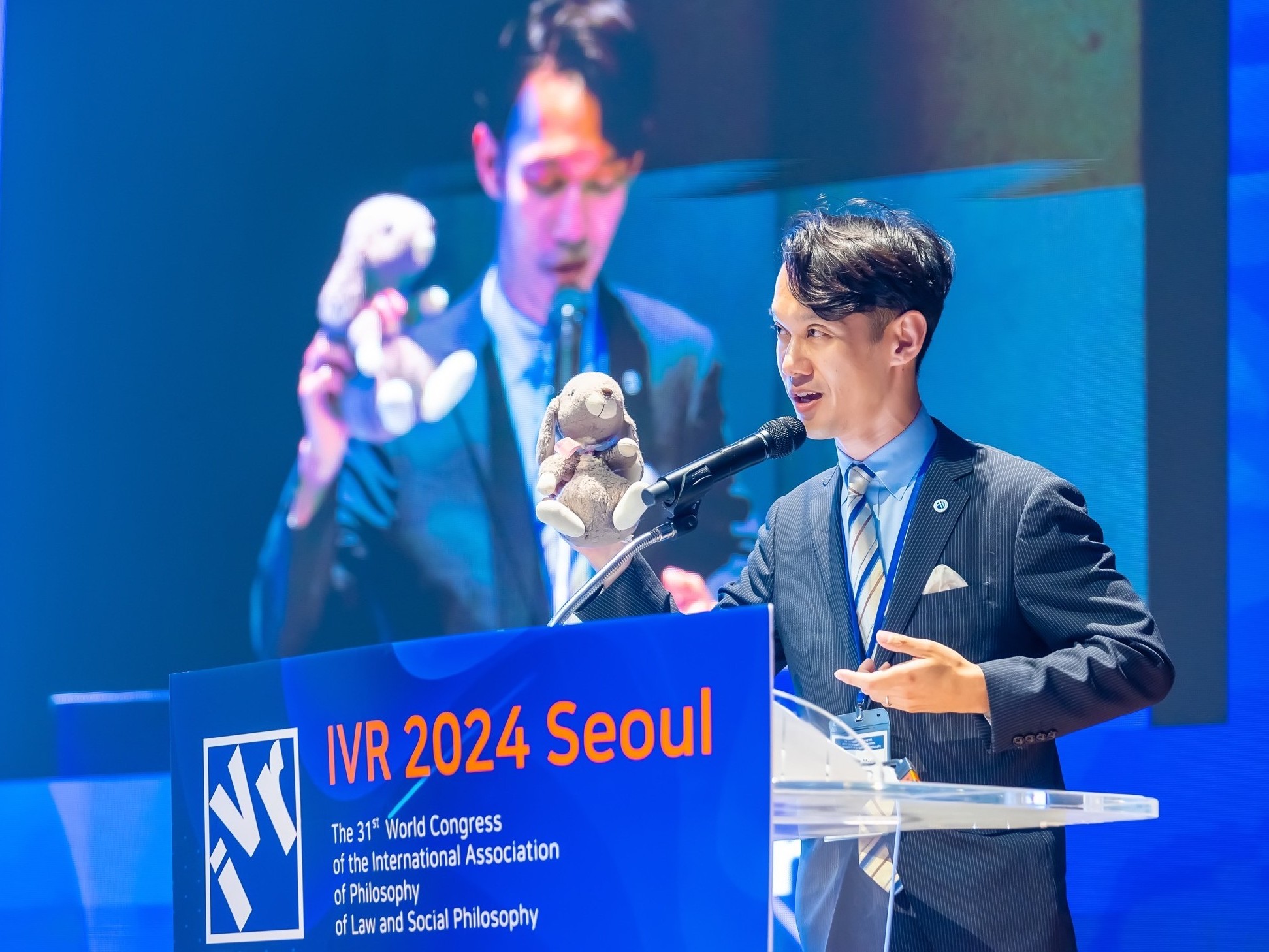 2024年7月に韓国のソウルで開催されたIVR（法哲学・社会哲学国際学会連合）世界大会で若手懸賞論文（Young Scholar Prize）の受賞講演を行ってきました（2024年7月9日）。