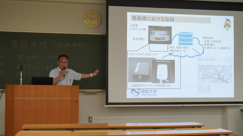 研究成果を学会で発表している様子