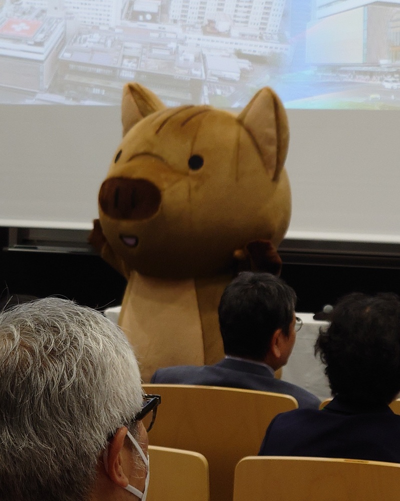 第41回和漢医薬学会学術大会に登壇した『薬屋のひとりごと』の著者　日向夏先生