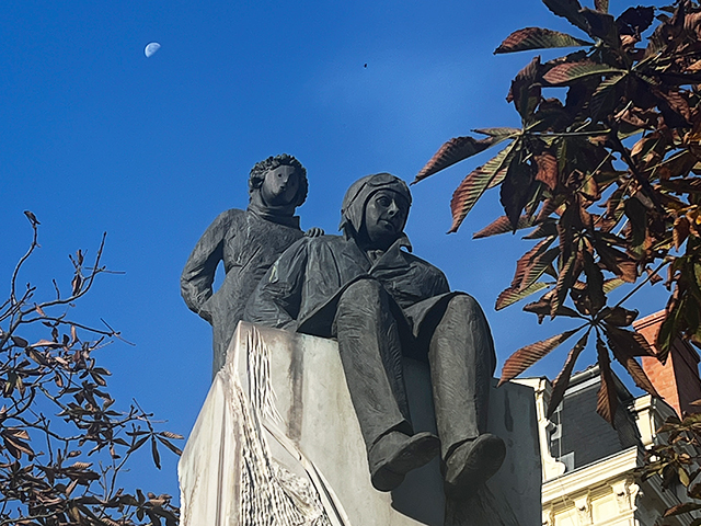 リヨンで開催されたエラストグラフィの学会で発表してきました。写真は、星の王子様で有名なサン＝テグジュペリの像です。