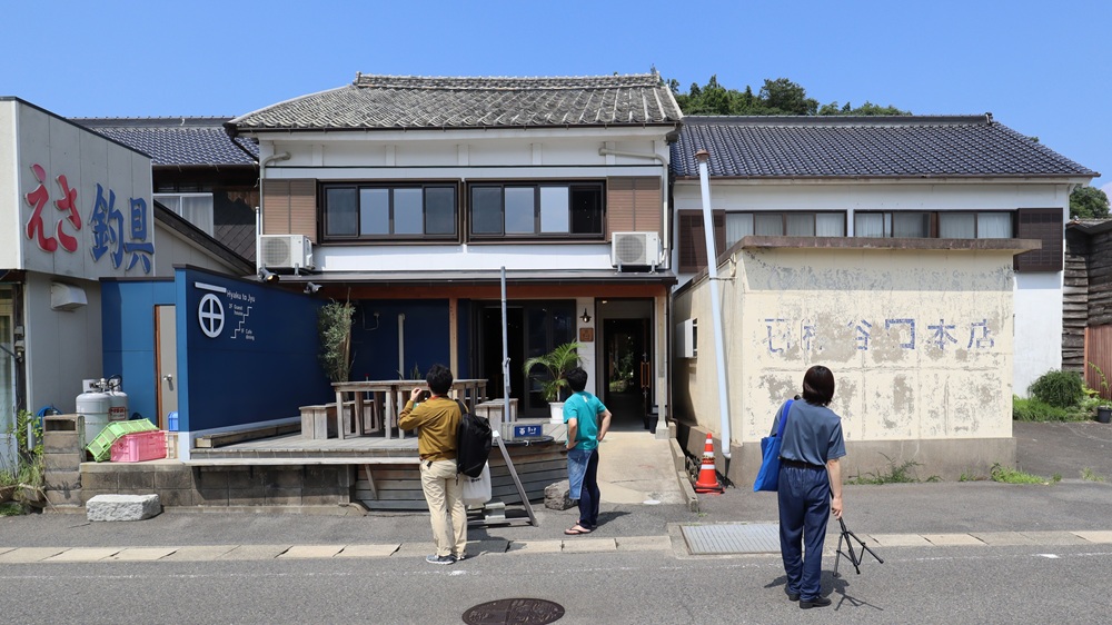 研究室で歴史的建造物の調査をすることもあります。佐賀県唐津市呼子町では約3年にわたって町並みの調査を行いました。