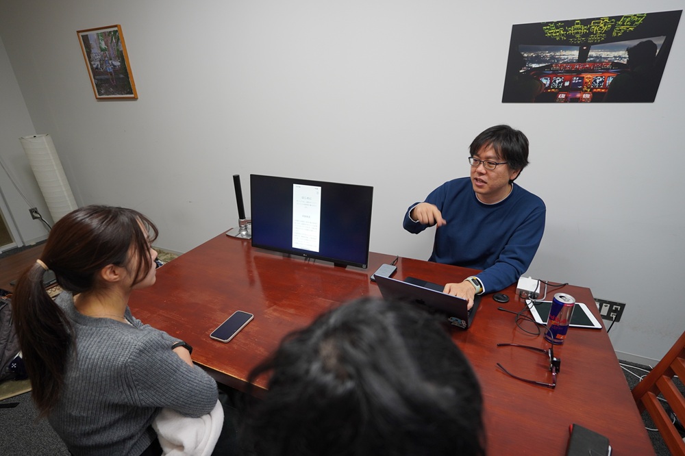 睡眠や生活サイクルを、スマートウォッチやスマホアプリで記録するプロジェクトの説明会の様子