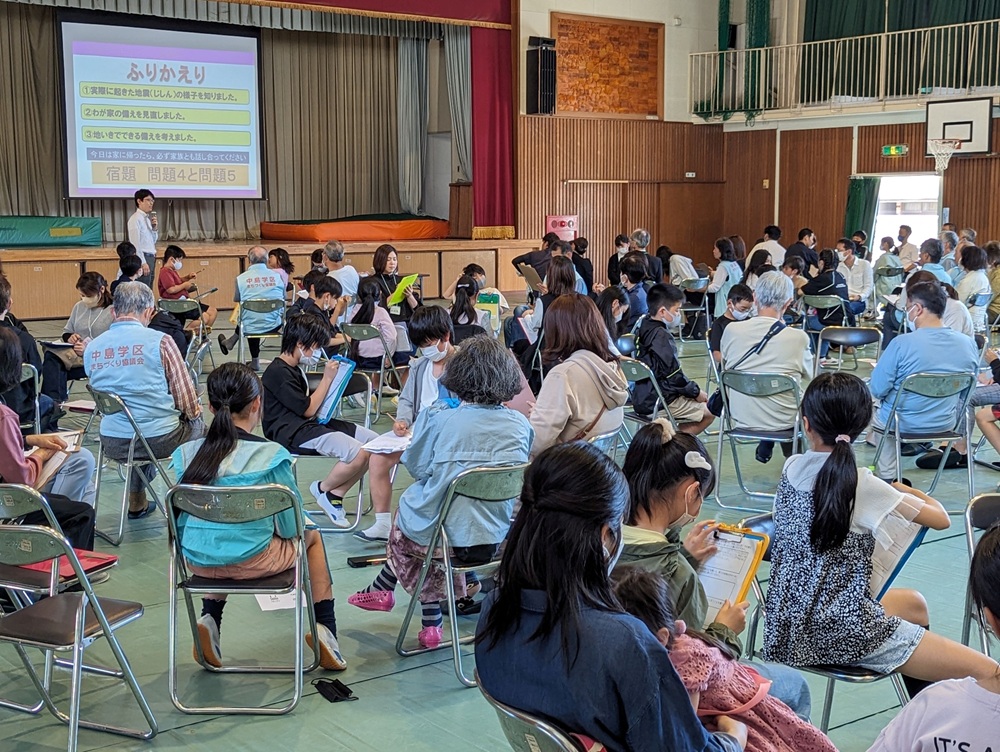 小学生・保護者・地域住民が一緒に参加する防災ワークショップ