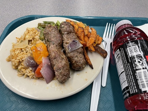 外国の資料館を訪れると、併設されている食堂でご飯を食べるのが楽しみです。これは2025年の春に米国の国立公文書館の新館（National Archives II）で食べた"Today's Special"!