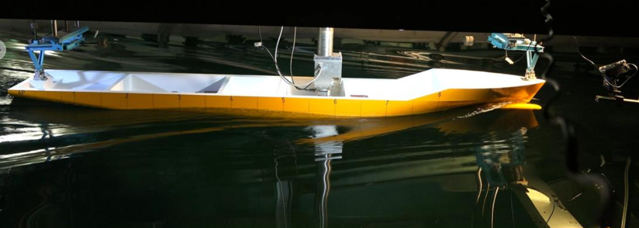 大型100m長水槽を用いた模型船の抵抗試験