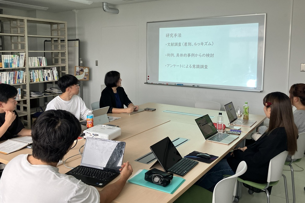 大学のゼミでの報告会