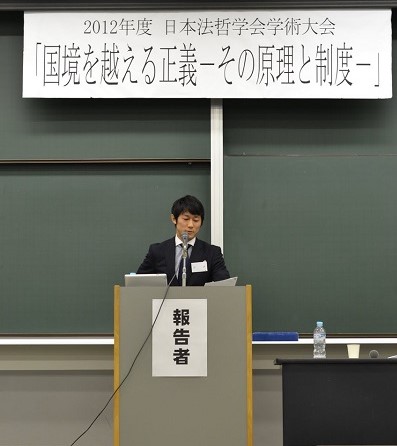 学会での報告の様子（2012年）