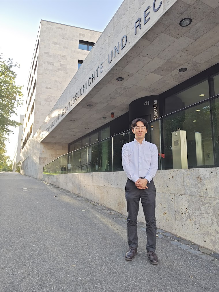 ドイツのフランクフルト・アム・マインにあるマックス・プランク研究所（法制史・法理）（Max-Planck-Institut für Rechtsgeschichte und Rechtstheorie）にて。ワークショップや資料調査を行いました。