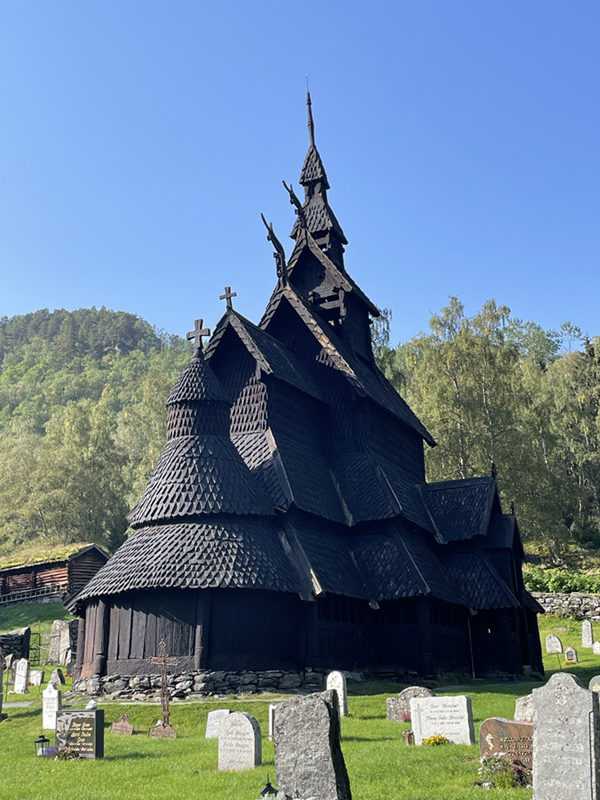 ノルウェーのボルグンド・スターヴ教会。ここにも日本の「洗い」に類似した習慣が・・・？！