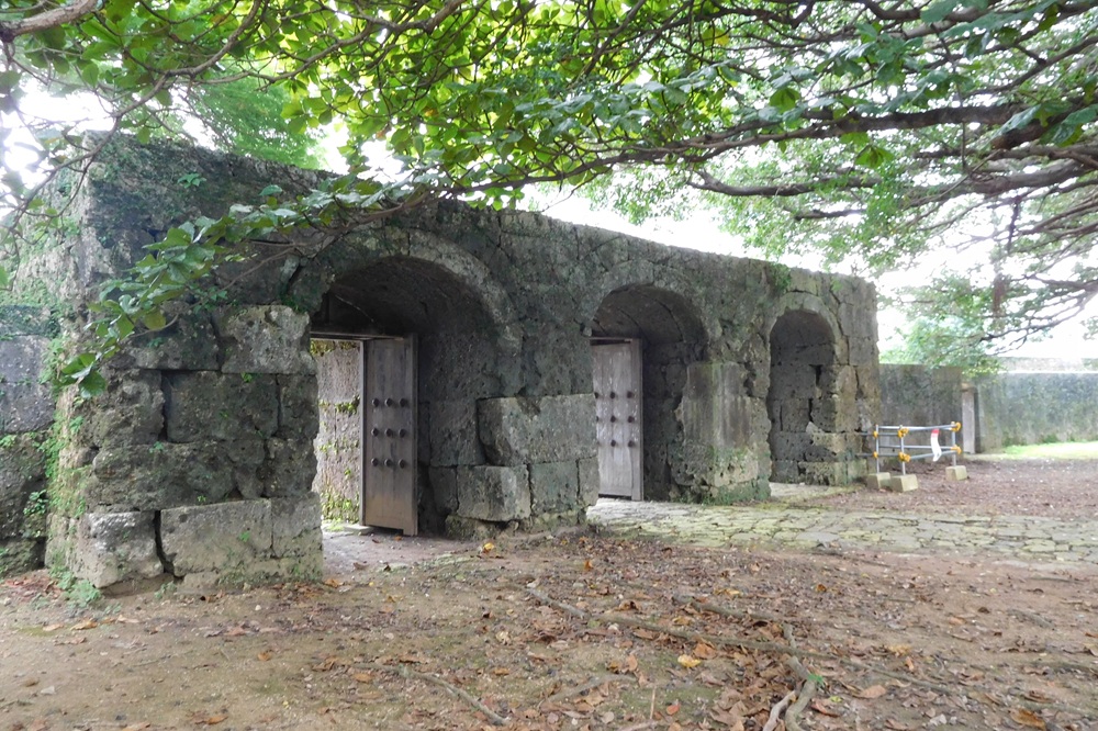 旧崇元寺（那覇市）です。戦後、琉球政府資源局（普及事業の本部）が置かれました。