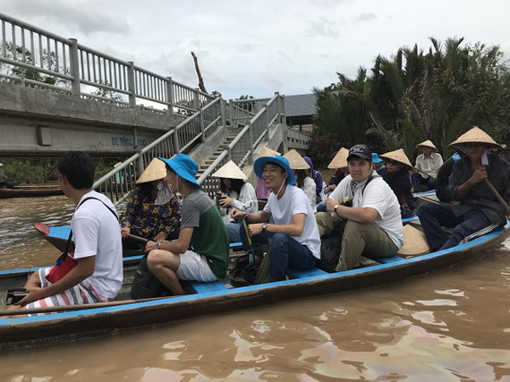 ベトナムのメコン河．海外環境スタディ（夏期短期研修）では、毎年いろいろな国の環境を学びます。（2018年にベトナムで撮影）