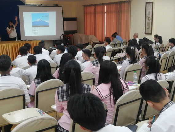 カンボジアの高校生を対象に、学習ストラテジー（学習を効率的に進めるための方法）についてのセミナーを開催しました(2019年)