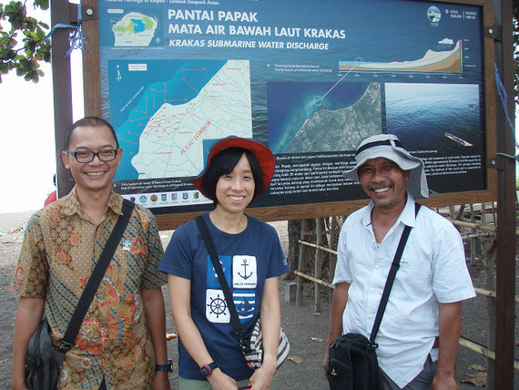 インドネシア・ロンボク島の海底湧水（インドネシア科学院の共同研究者らとともに）