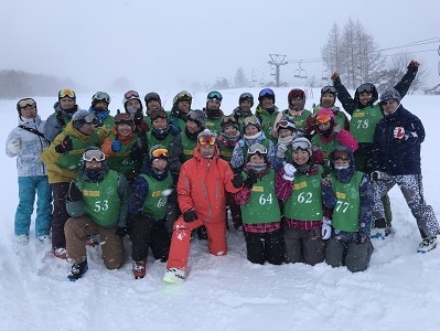 雪上のスポーツ（スキー） 自然の中で苦楽を共にして、気の置けない間柄に。 スポーツの楽しさと喜びを伝える指導者を育成。