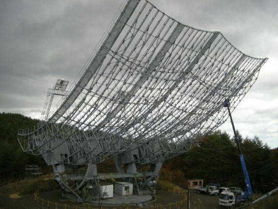東北大・飯館30m電波望遠鏡の整備中風景
