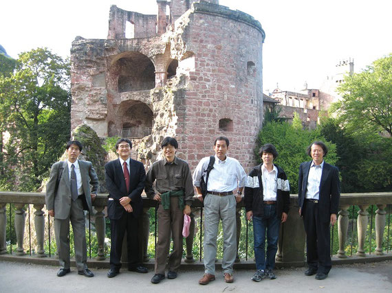 日欧合同水星探査機BepiColombo 2006年当時の日本側コアチーム。左から３人目が私(当時JAXAの准教授)。右隣が現JAXA理事長の山川宏先生（当時はプロジェクトマネージャ）。他のみなさんもJAXAメンバー。
