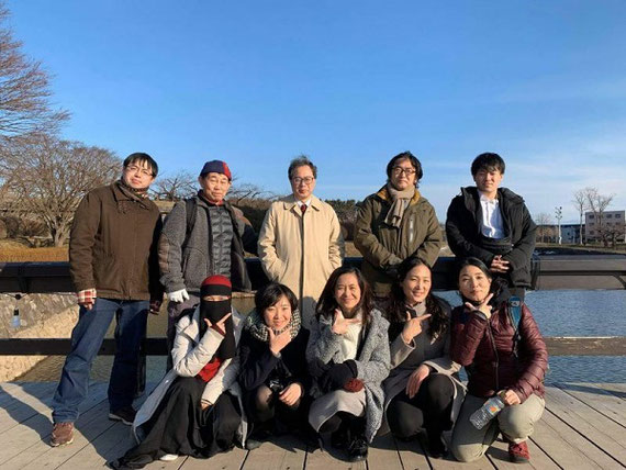 2019年3月14日～16日に開催された第69回日本木材学会大会（函館アリーナ）に参加した研究室のメンバーとの記念撮影。