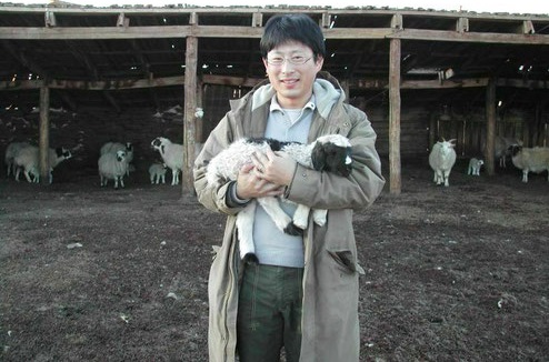 モンゴルで放牧民を撮影したら子ヤギをいただきました