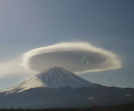 最近は、富士山の笠雲や吊るし雲の研究にも力を入れています。